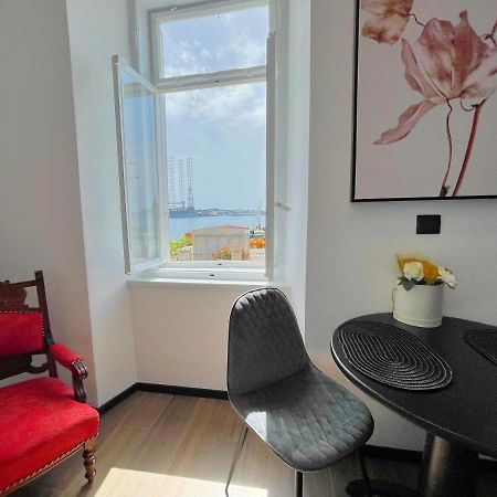 Navis City Apartments Pula Buitenkant foto