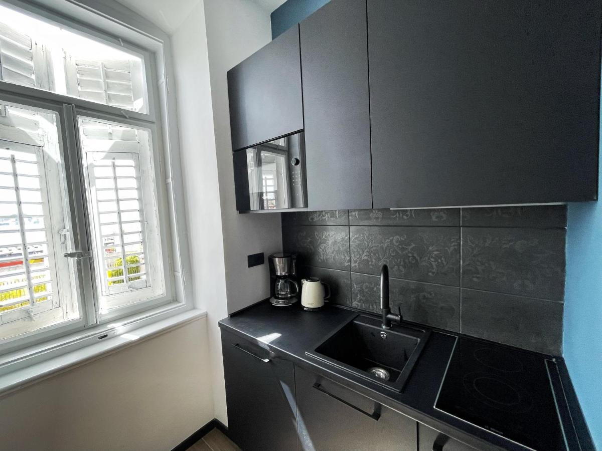Navis City Apartments Pula Buitenkant foto